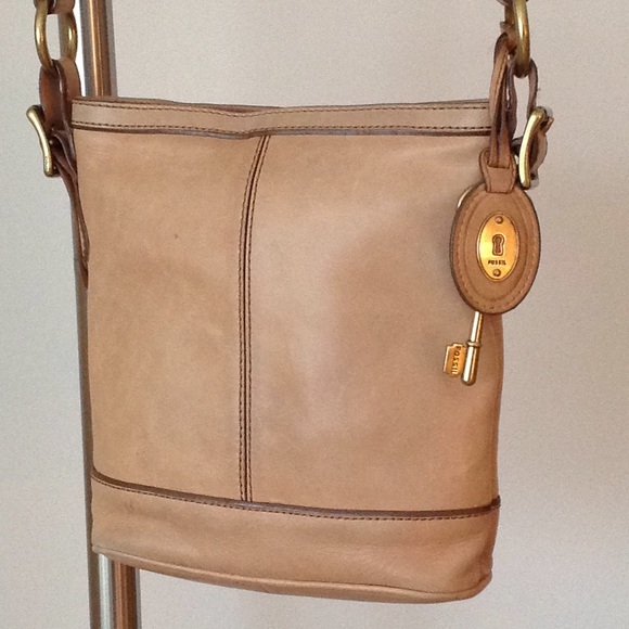 🍃🌹Authentic 'Fossil' Soft Leather Cross Body Bag - Picture 2 of 8